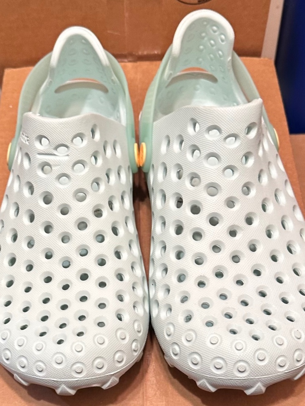 Columbia Women's Creeksider shoes in the light green "Icy Morn" colorway, featur